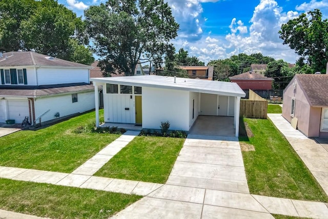 view of front facade featuring a garage and a front lawn