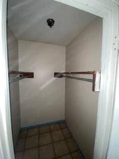 walk in closet featuring tile patterned floors