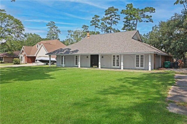 view of front facade featuring a front yard