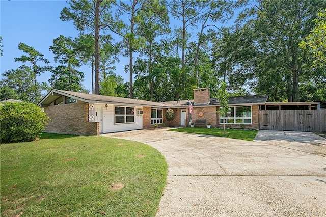 ranch-style home with a front yard