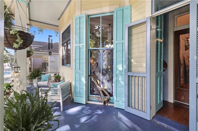 doorway to property with covered porch