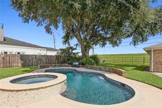 view of pool featuring a lawn and an in ground hot tub