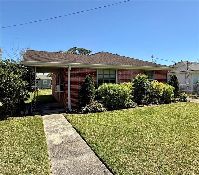 view of front of house with a front lawn