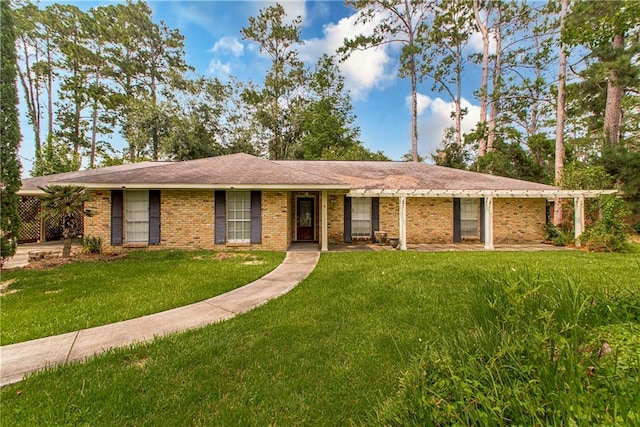 ranch-style home with a front yard