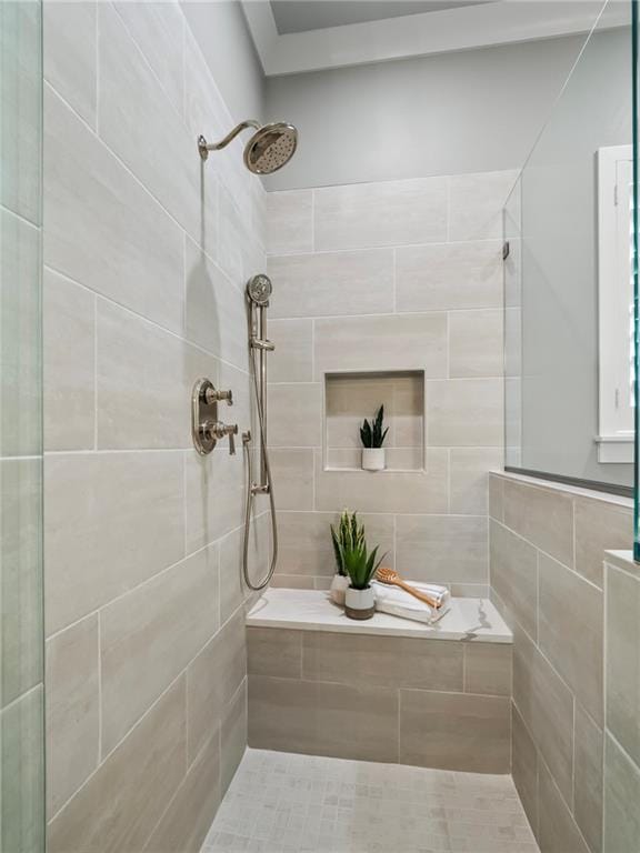 bathroom featuring tiled shower