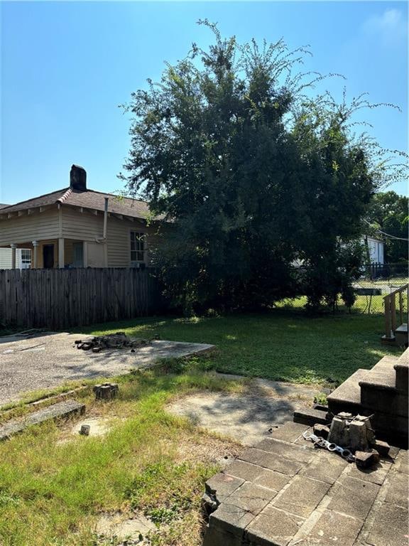 view of yard with a patio