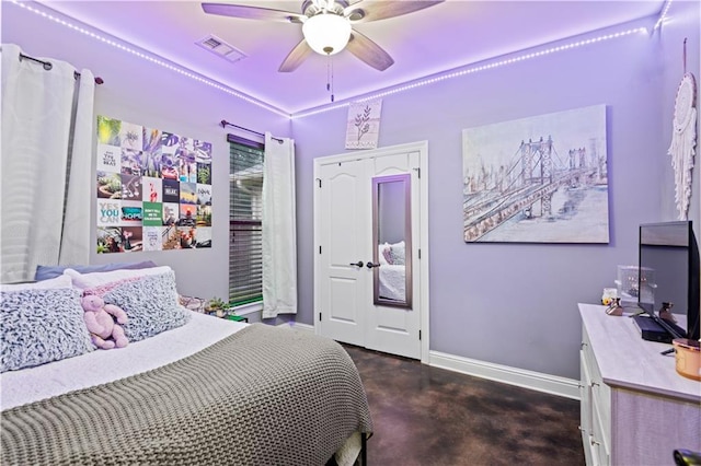 bedroom featuring ceiling fan