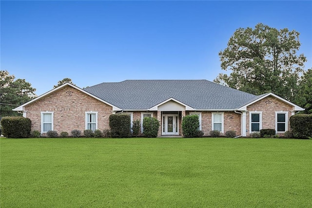 ranch-style house featuring a front yard