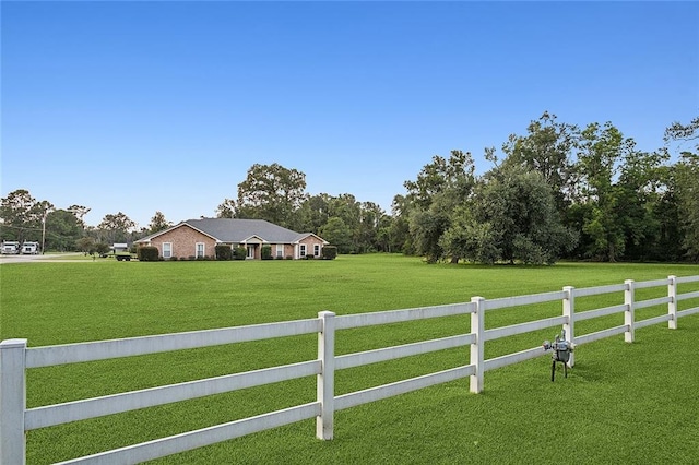 view of yard featuring a rural view