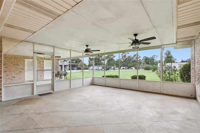 unfurnished sunroom with a wealth of natural light and ceiling fan