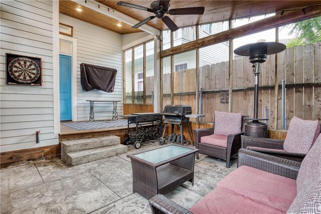 sunroom with ceiling fan