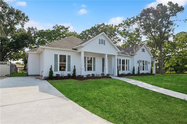 view of front of home featuring a front lawn