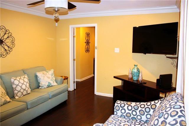 living room with crown molding, hardwood / wood-style flooring, and ceiling fan