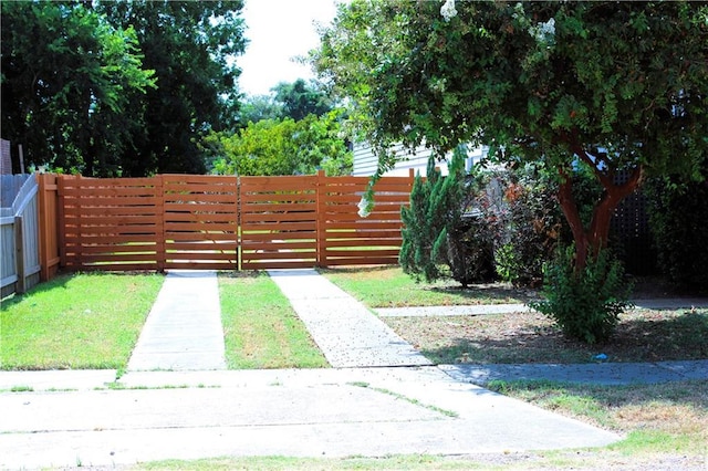 6226 Lafaye St, New Orleans, LA 70122 - view of yard featuring fence private yard