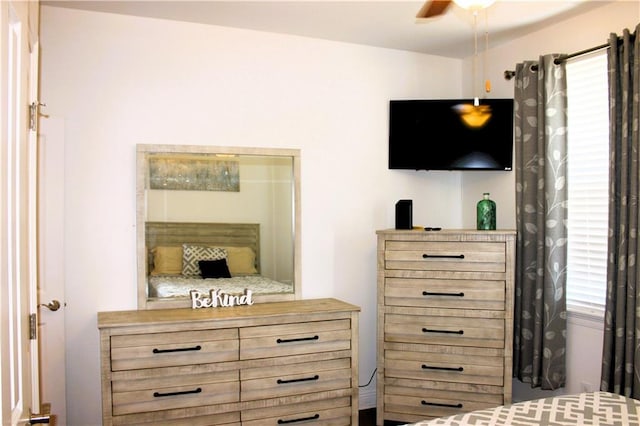 bedroom featuring ceiling fan