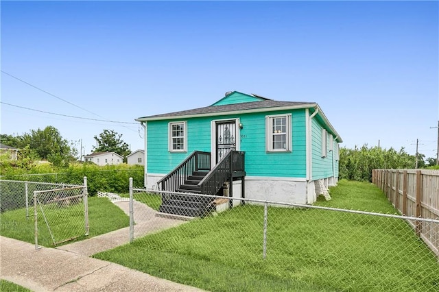 view of front of house with a front lawn