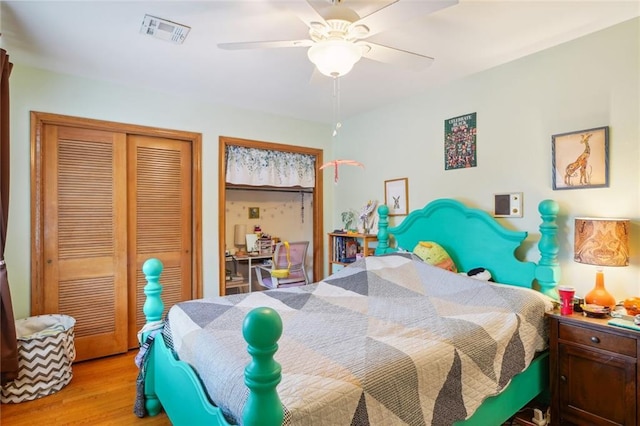 bedroom with light wood-type flooring, ceiling fan, and a closet