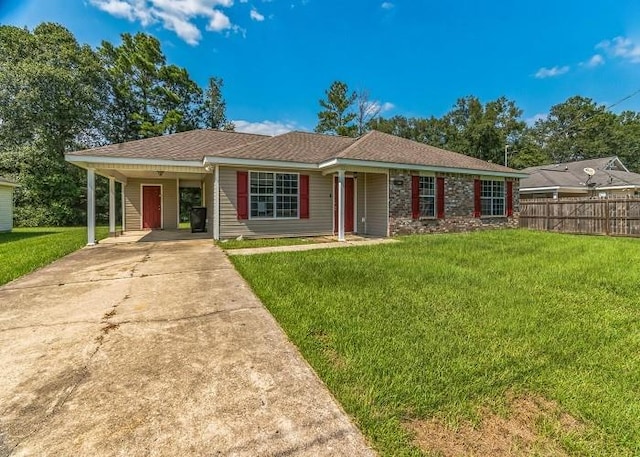 ranch-style home featuring a front lawn and a carport