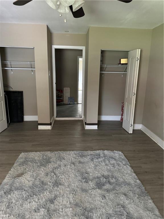 bedroom featuring ceiling fan, dark hardwood / wood-style floors, and a closet