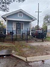 8836 Forshey St, New Orleans, LA 70118 - shotgun-style home featuring a porch and a fenced front yard