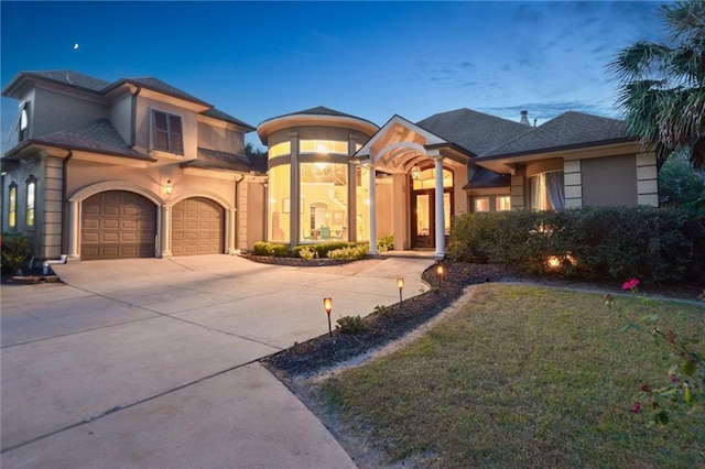 view of front facade featuring a garage