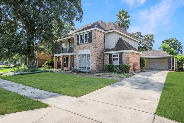 front of property with a front lawn