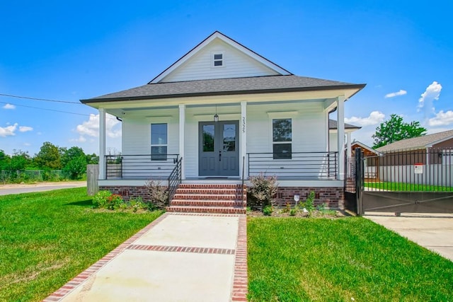 bungalow-style home featuring a front lawn and a porch