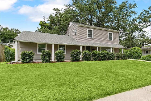 view of front of home with a front lawn