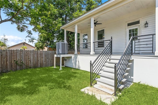 view of yard with ceiling fan and covered porch