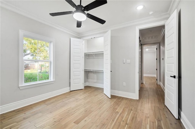 unfurnished bedroom with baseboards, light wood-style flooring, ceiling fan, ornamental molding, and a closet