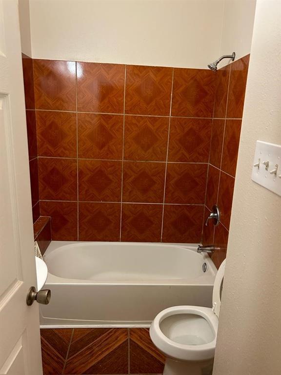 201214 Congress St, New Orleans, LA 70117 - bathroom with bathtub / shower combination and toilet