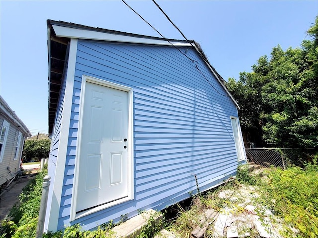 exterior space featuring an outbuilding