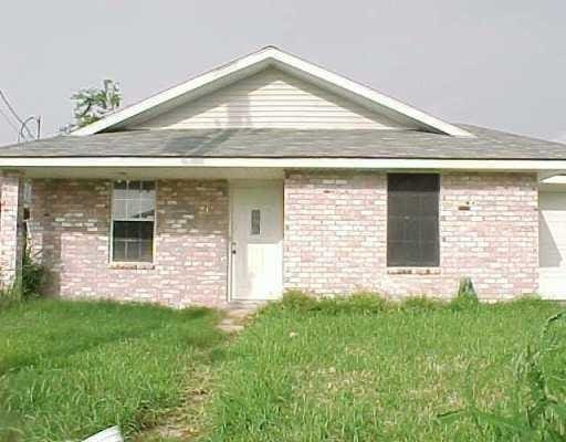 back of house featuring a yard