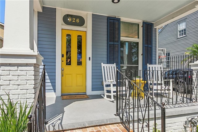 property entrance featuring covered porch