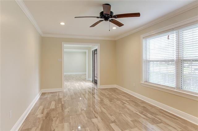 unfurnished room featuring light wood-type flooring, crown molding, and ceiling fan