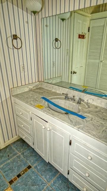 bathroom with vanity