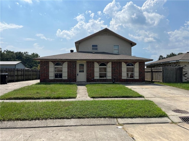 view of front facade with a front yard