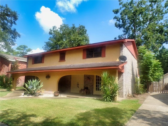 view of front of house featuring a front yard