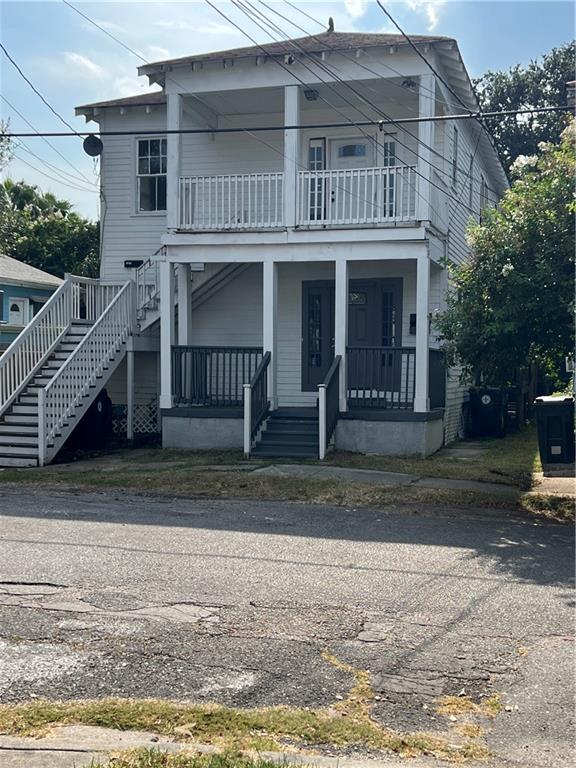 view of front of home featuring covered porch