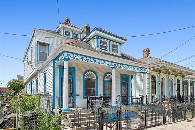 view of front facade with covered porch