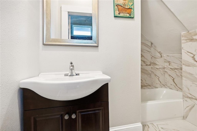 bathroom with vanity and tiled shower / bath