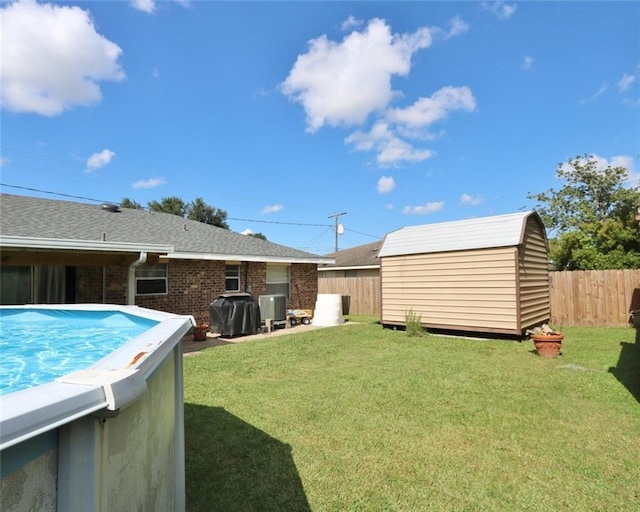 view of yard with a storage unit