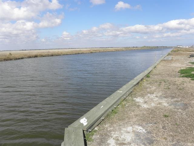 554 Martin Ln, Port Sulphur, LA 70083