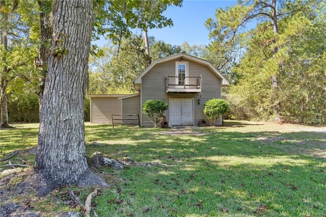 exterior space with a lawn