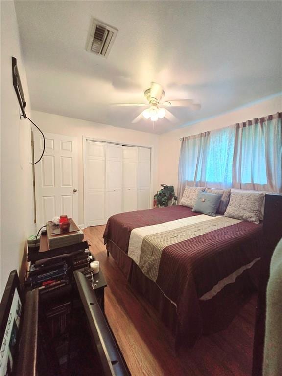 bedroom featuring a closet, ceiling fan, and hardwood / wood-style floors