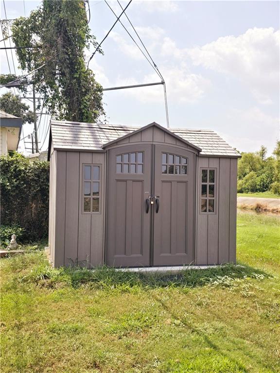 view of outbuilding featuring a yard