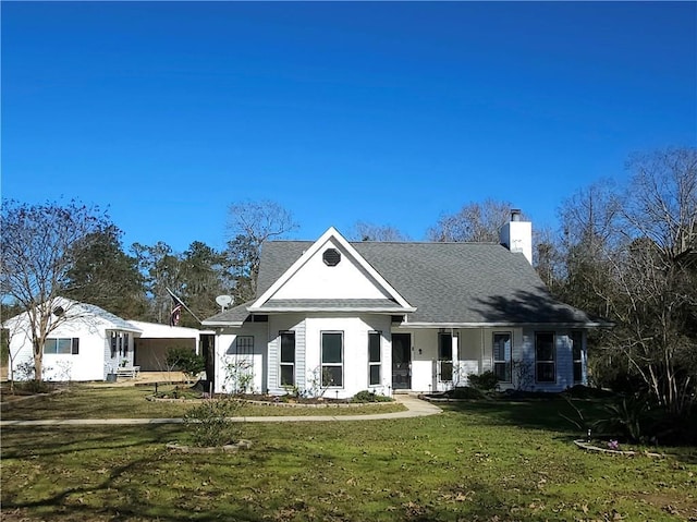 view of front of property featuring covered porch and a front lawn