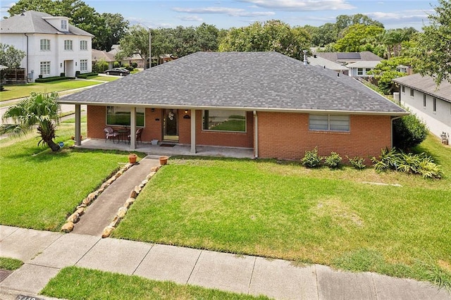 view of front facade featuring a front yard