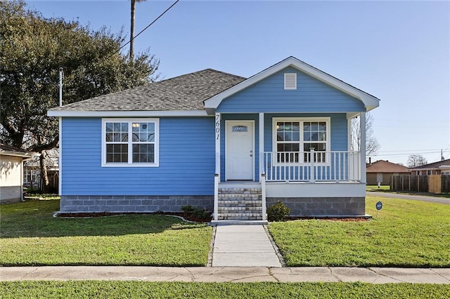 view of front facade featuring covered porch and a front yard