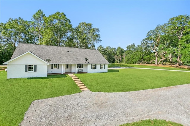 view of front of house featuring a front yard